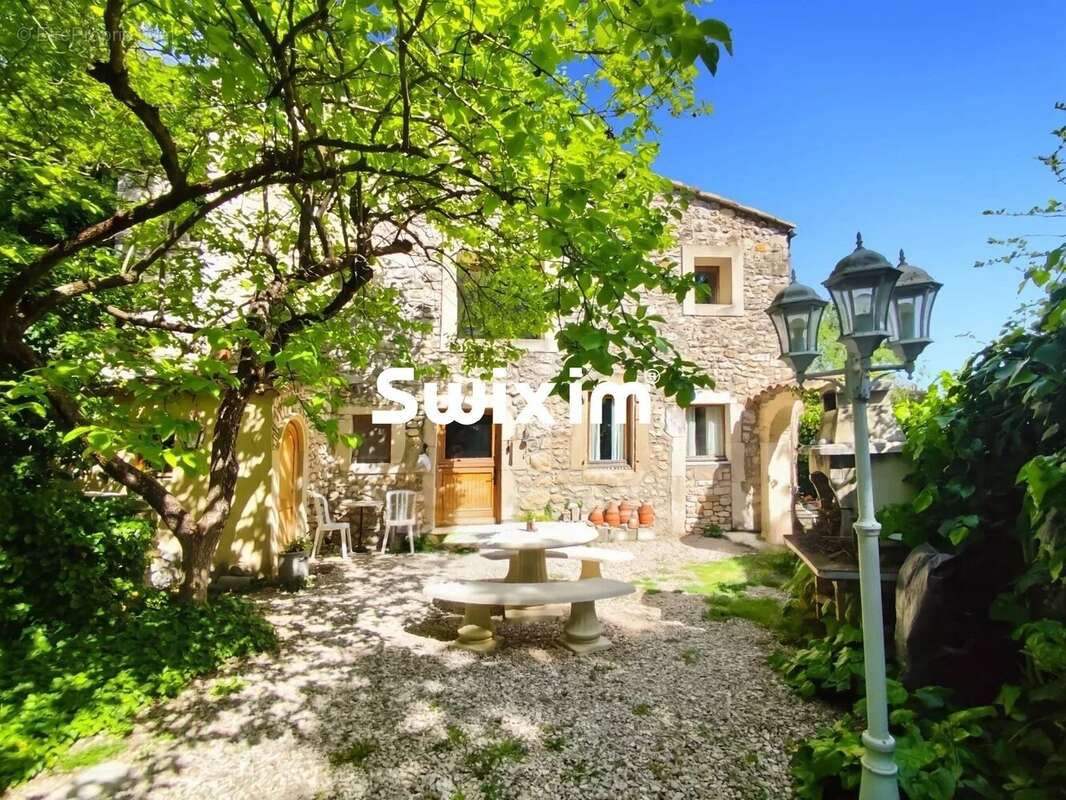 Maison à SAINT-MONTAN