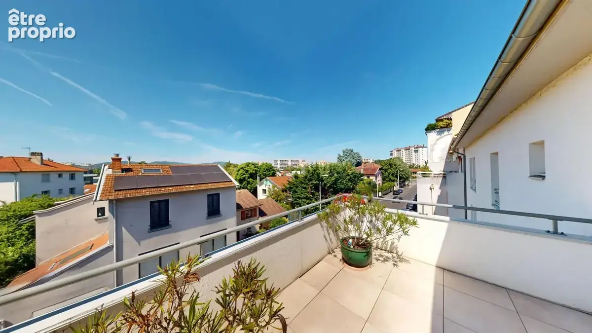 CROIX-ROUSSE  Duplex d'Exception en Dernier Étage, Terrasses Plein Sud - photo 2