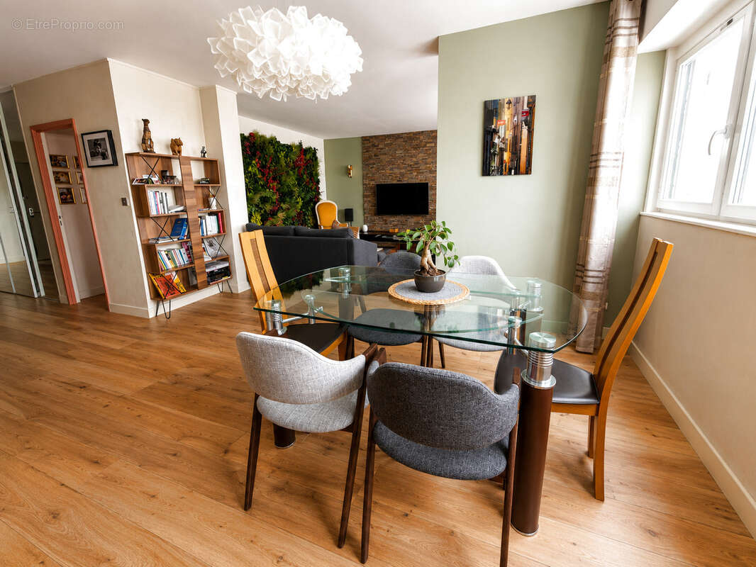 Appartement à COURBEVOIE
