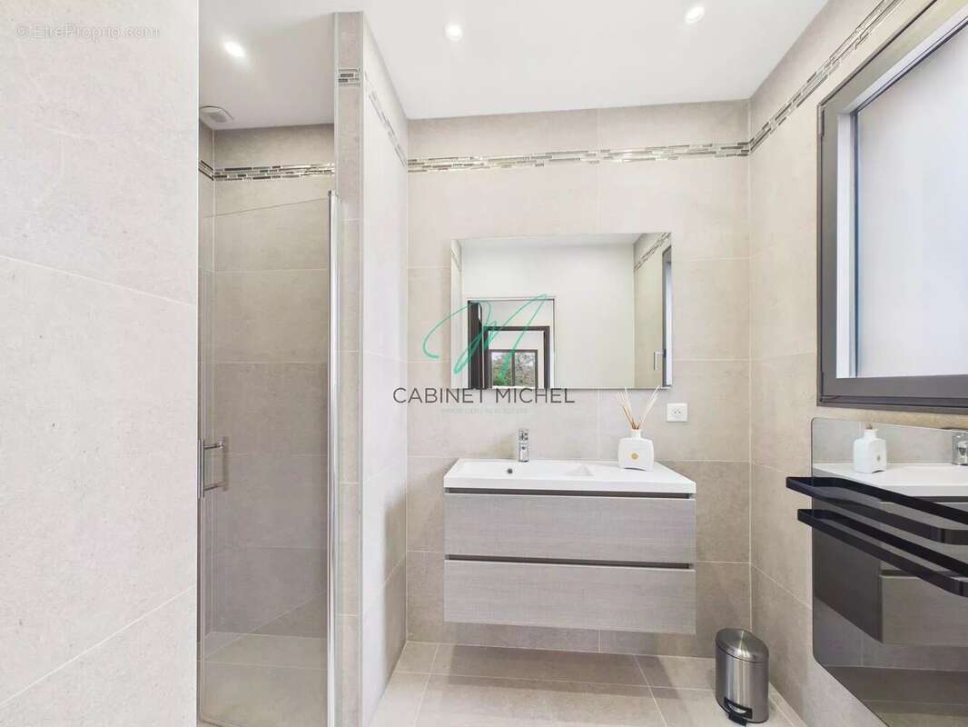 Maison à ROQUEFORT-LES-PINS