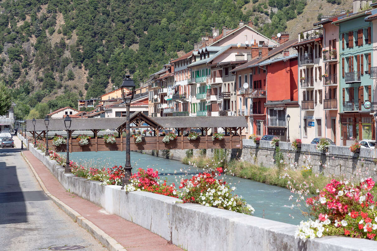 Commerce à MOUTIERS