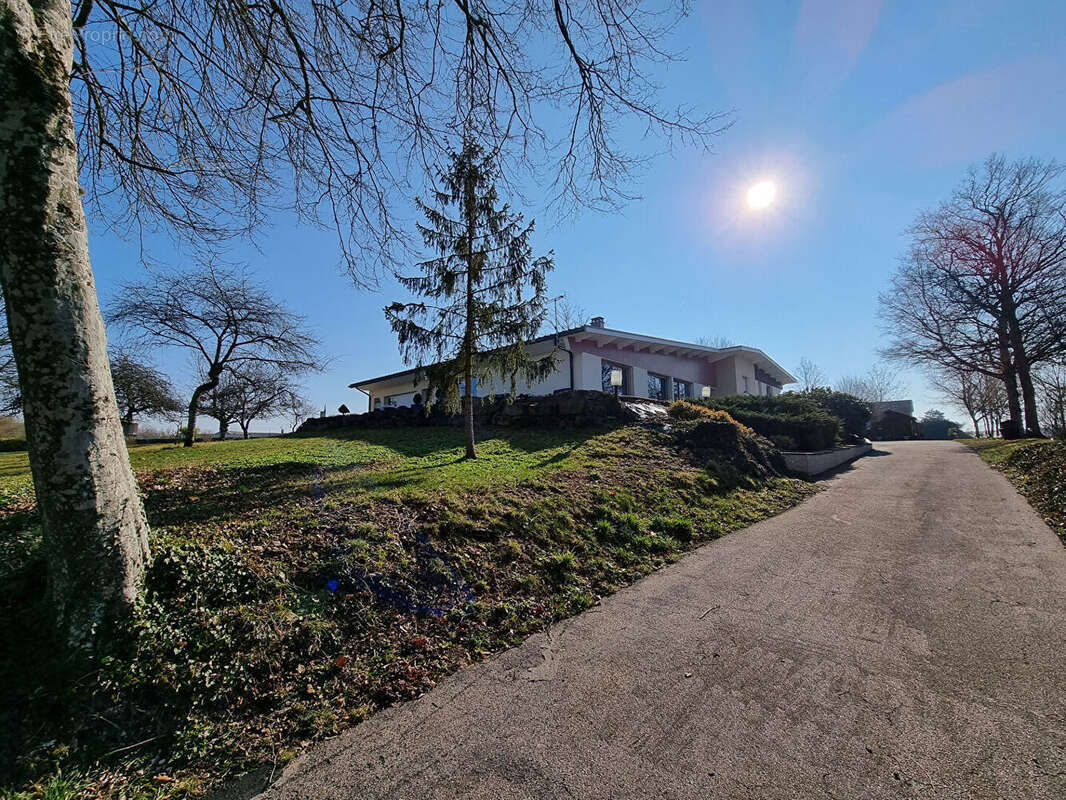 Maison à NEUFCHATEAU