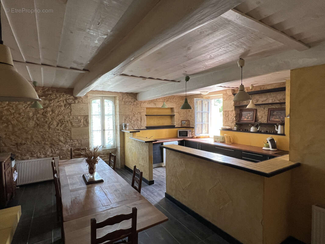 À Langon, immense maison à vendre 399500 € - photo 5