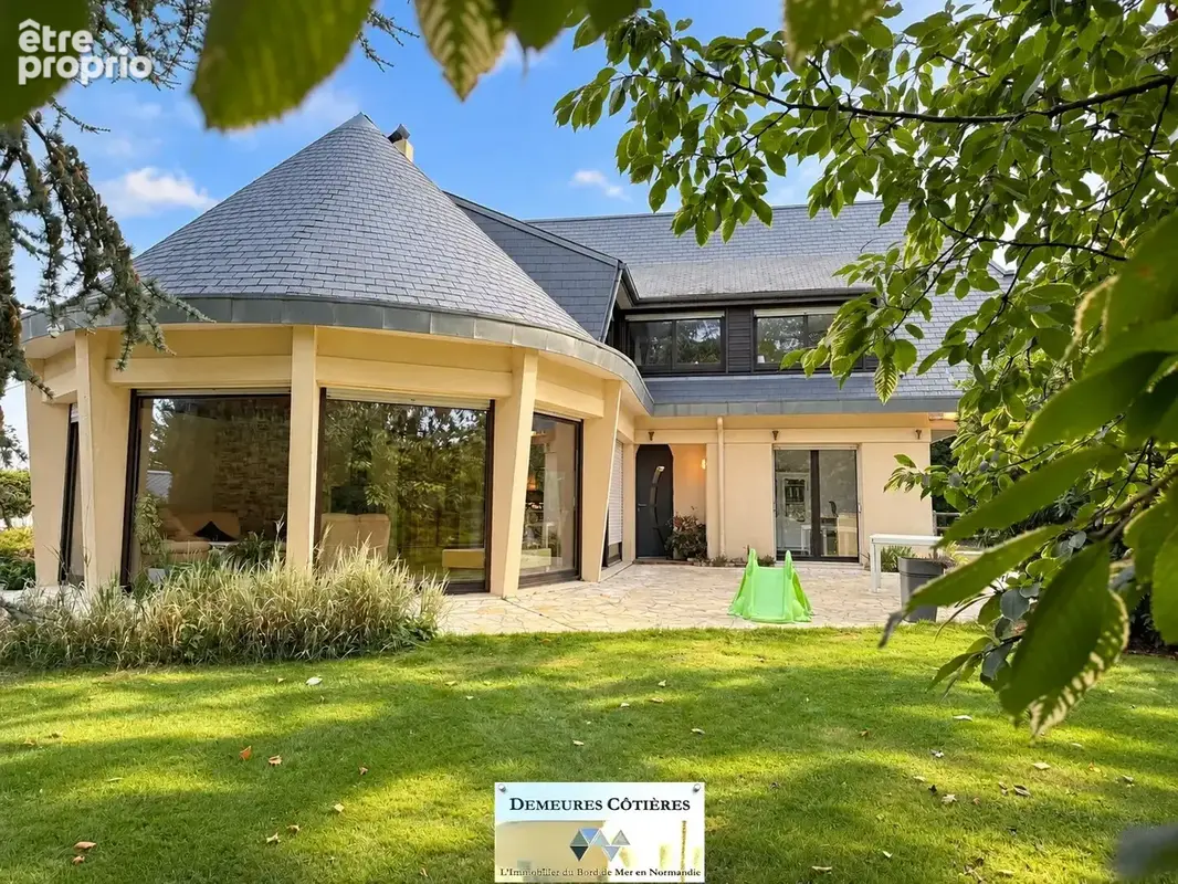 Maison d'architecte au coeur d'un jardin paysager avec dépendances - Manéglise - photo 1