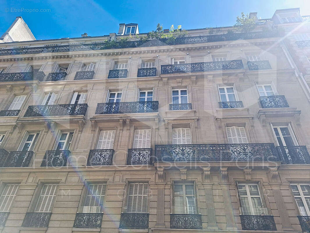 Appartement à PARIS-8E