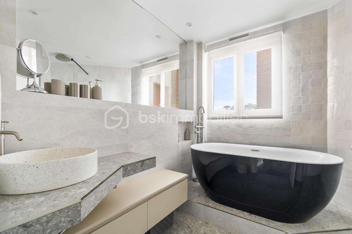 Appartement à COURBEVOIE