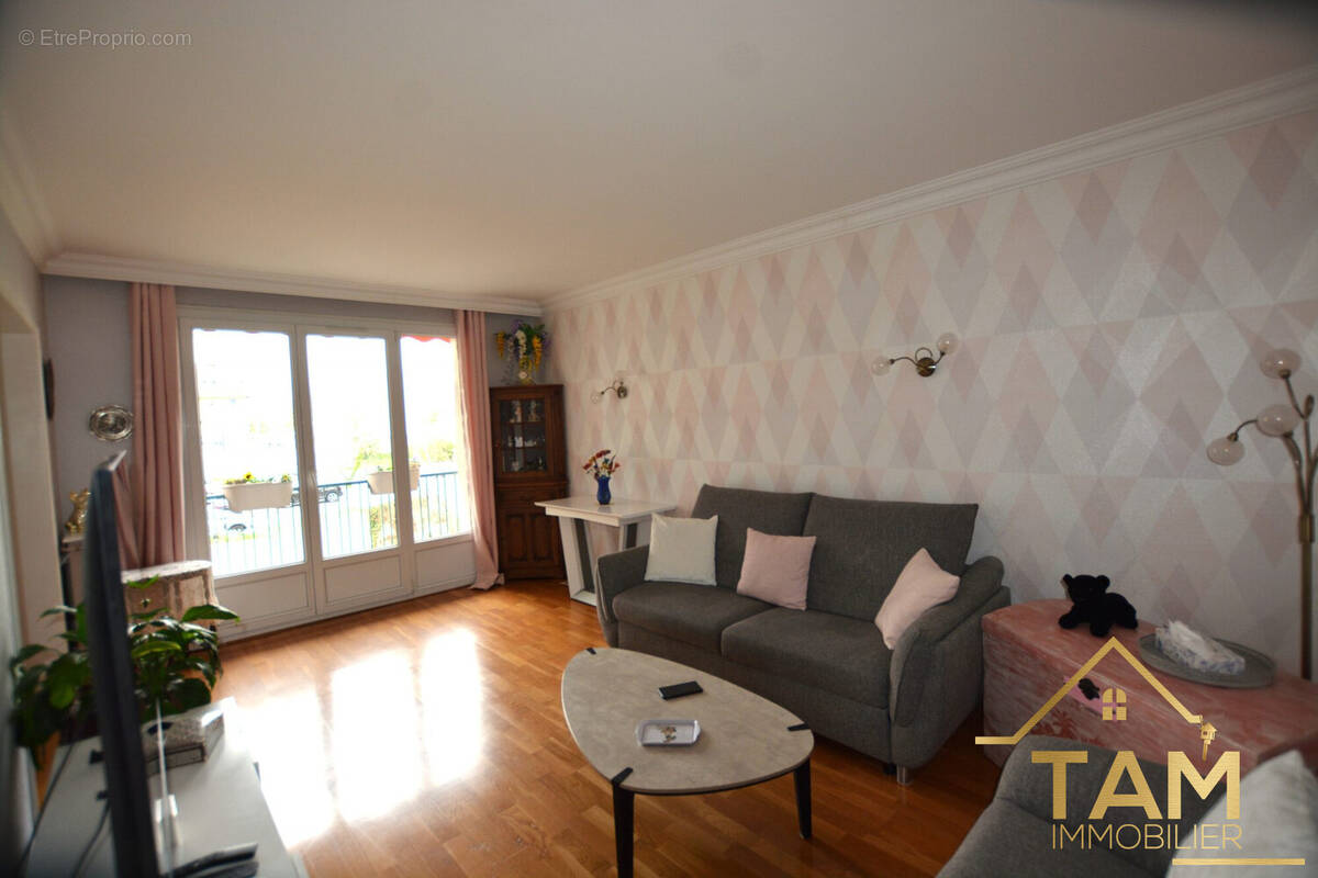 Appartement à LES CLAYES-SOUS-BOIS