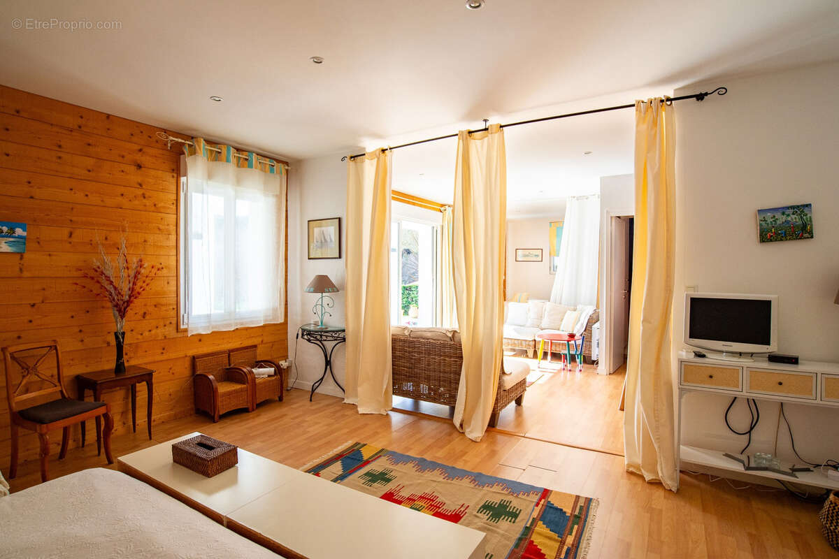 Cadre privilégié à Urrugne   Maison lumineuse avec piscine et double garage - photo 8