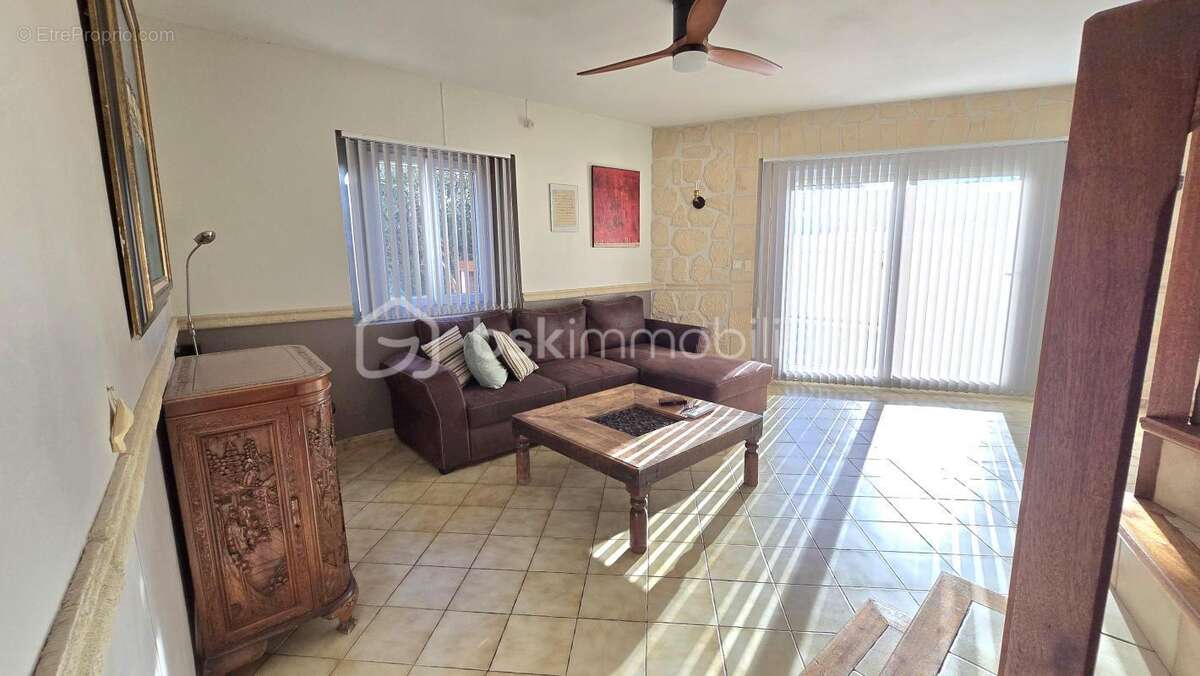 Maison avec piscine et garage - photo 3