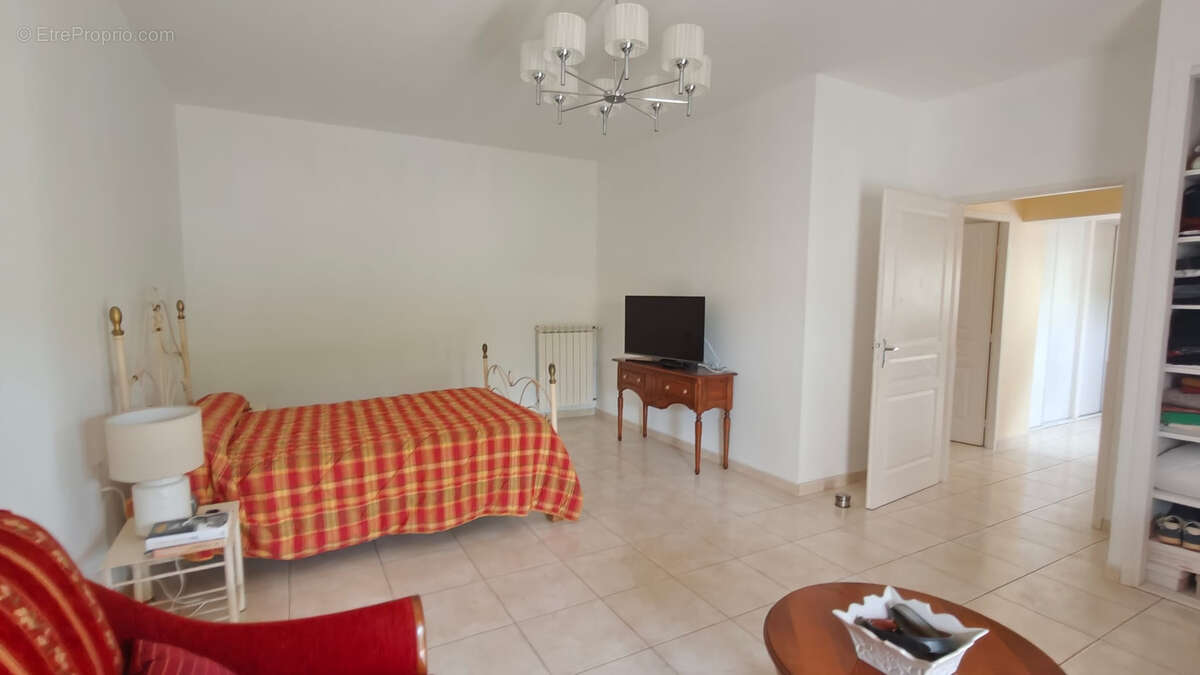 Villa rénovée avec goût sur 960 m2 de terrain   4 chambres   Aucun travaux à prévoir - photo 7