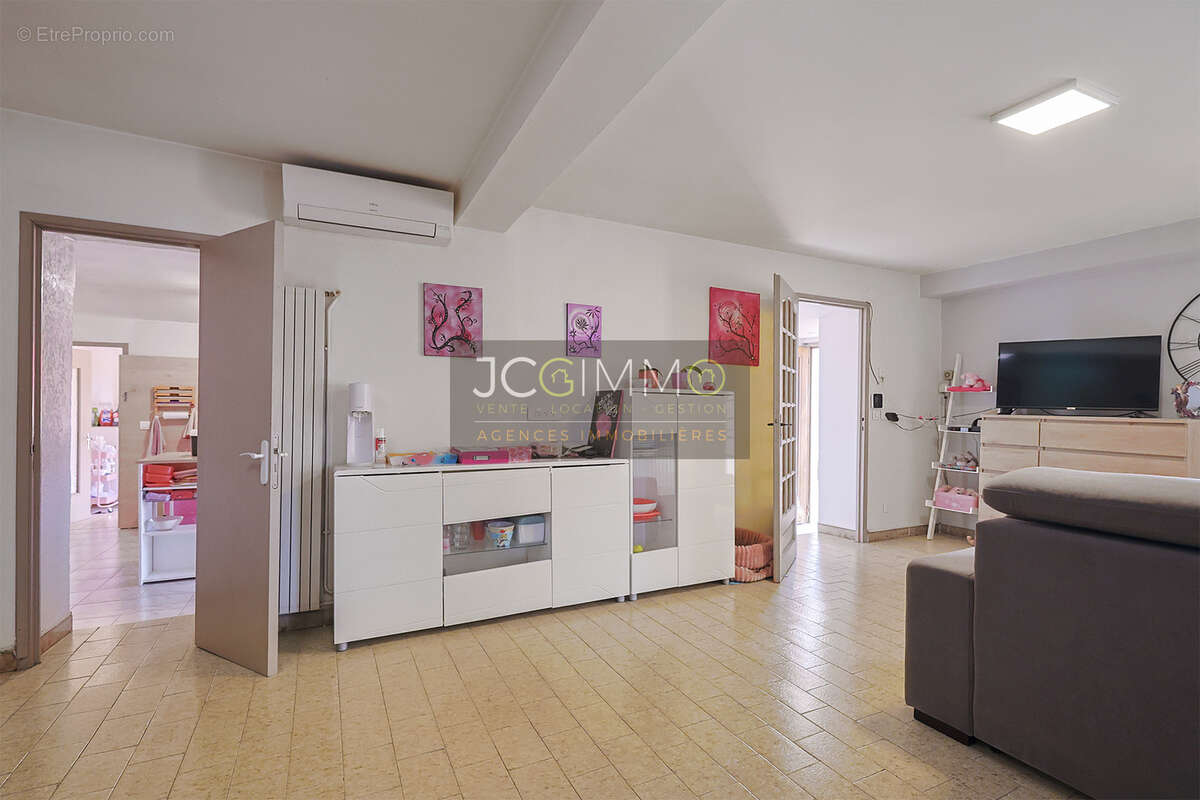 Hyeres (la bayorre) - haut de maison 101 m2 + terrasse + loggia + annexes - photo 10