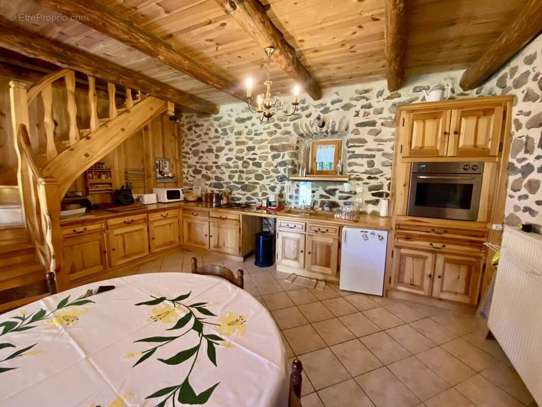 Maison à SAINT-JULIEN-CHAPTEUIL