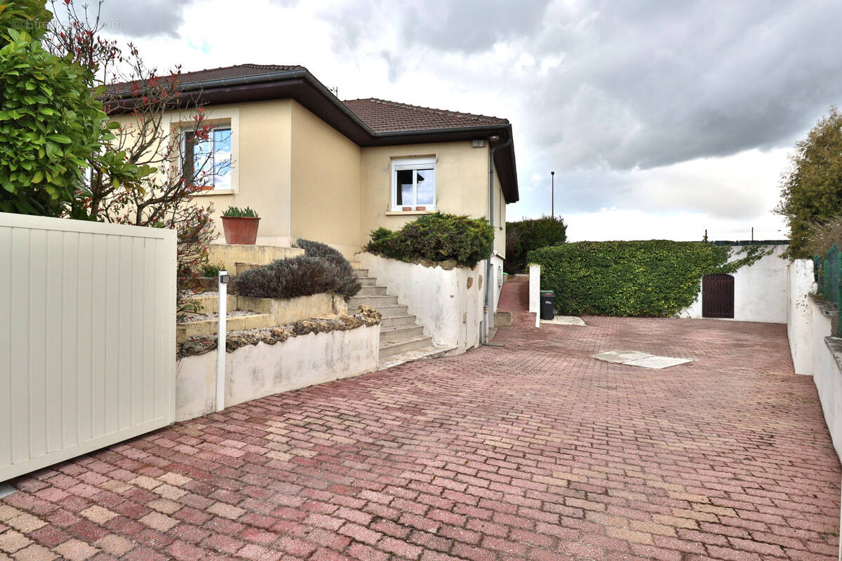 Maison à VILLECHETIF