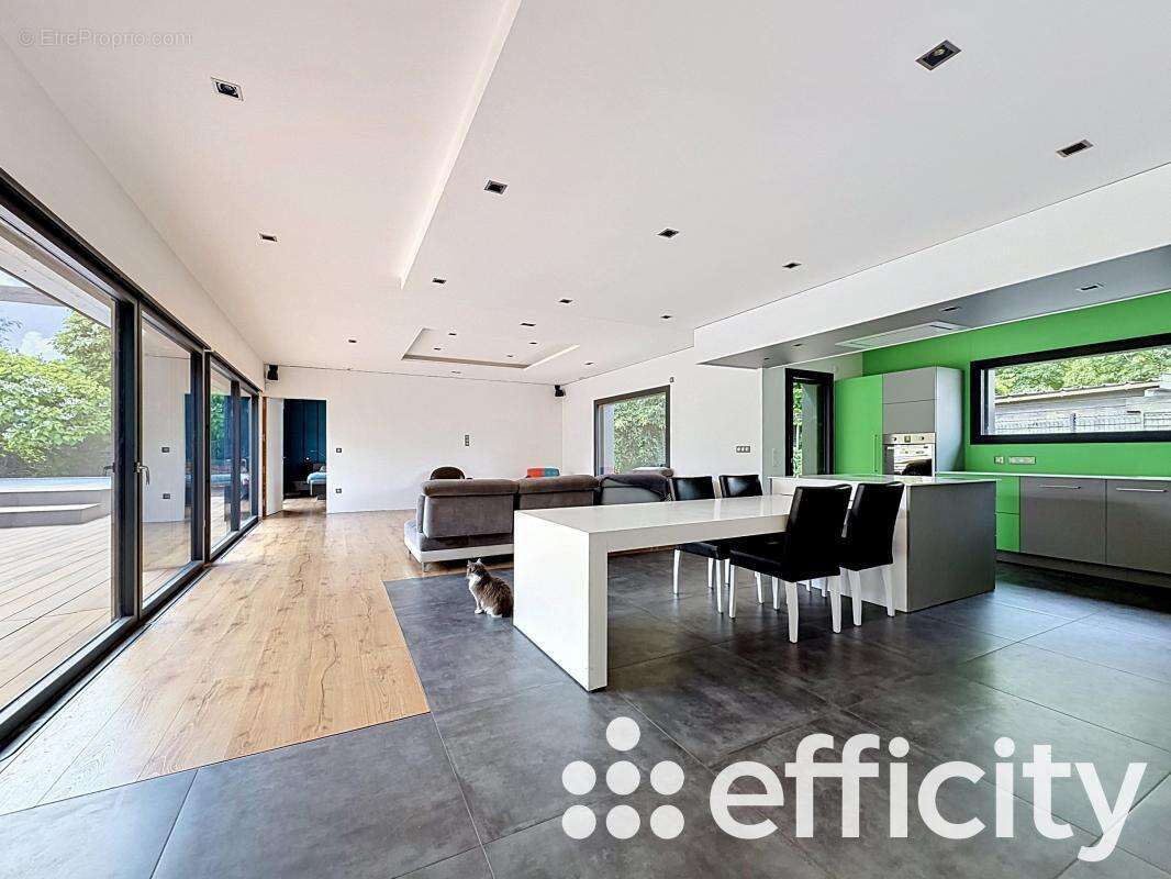 Maison 235 m² à Communay  - photo 16