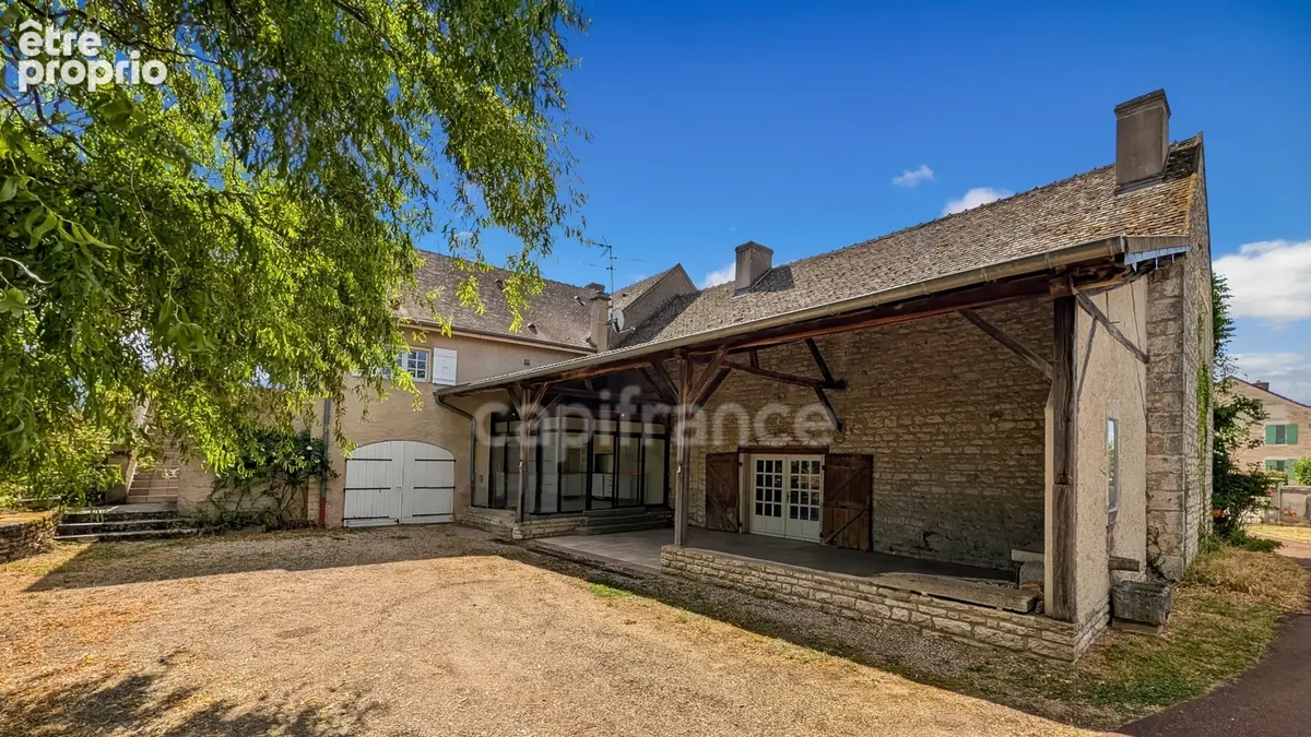 A vendre Magnifique maison Bourguignonne de 11 pièces FONTAINES (71) 7 chambres garage atelier 6000 m² de terrain ! - photo 3