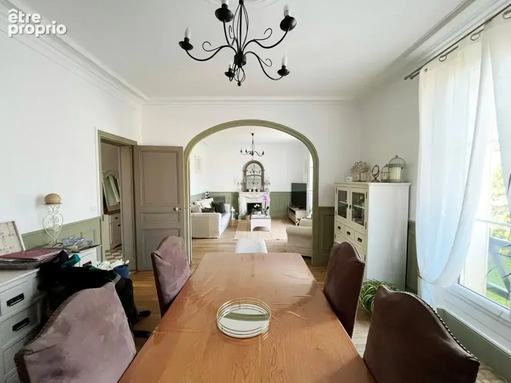 District de SENS, tout commerce à pied:  TRÈS JOLIE MAISON BOURGEOISE de 180 m2  son vaste salon et ses 4 cham - photo 4