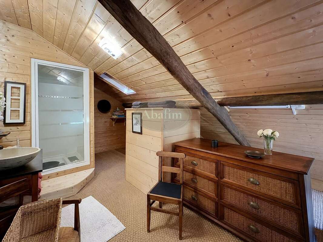 Maison de caractère avec dépendance - photo 9