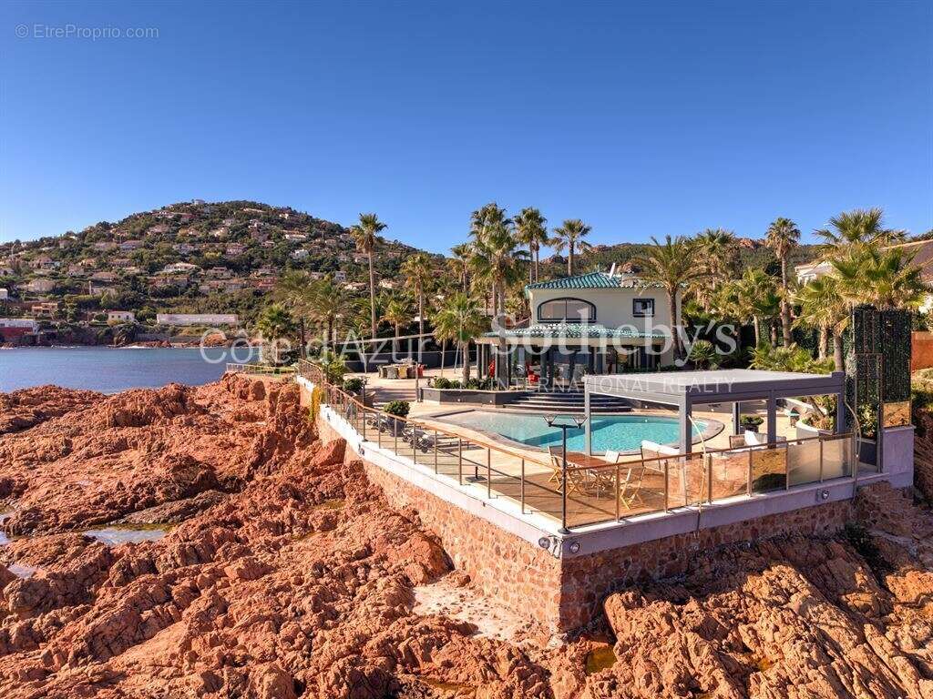 Villa pieds dans l’eau à Anthéor – Front de mer Côte d’Azur, entre Cannes et Saint-Tropez - photo 7