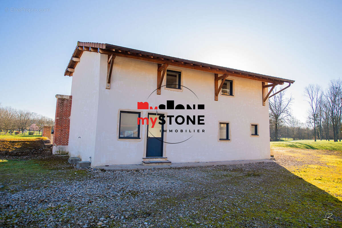 Maison à SAINT-ETIENNE-SUR-CHALARONNE