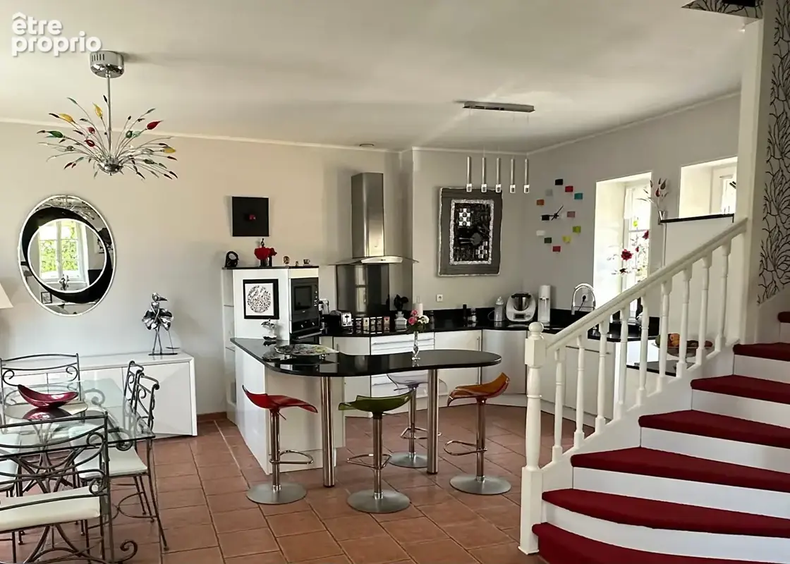 Maison de maître de charme entièrement rénovée de 166 m² à Saint-Épain - photo 2