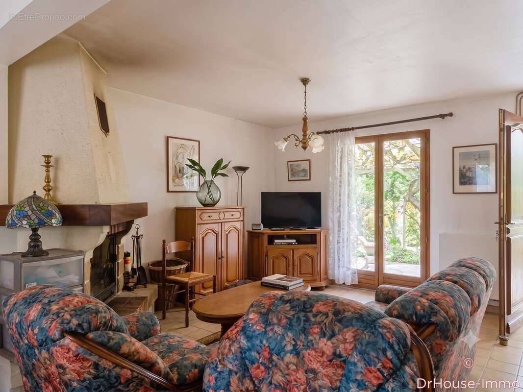 Maison 88 m² à Saint-Martin-De-Mailloc  - photo 4