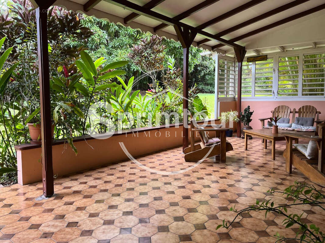 GOURBEYRE, villa T5 avec terrasse , double garage sur un grand terrain - photo 4