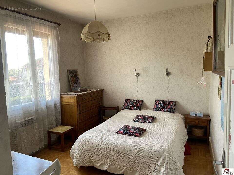 Maison 140 m² à Riorges  - photo 9