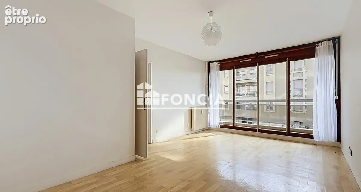 T2 lumineux avec ascenseur, parking et grand balcon-terrasse – Rue Jules Noriac - photo 3