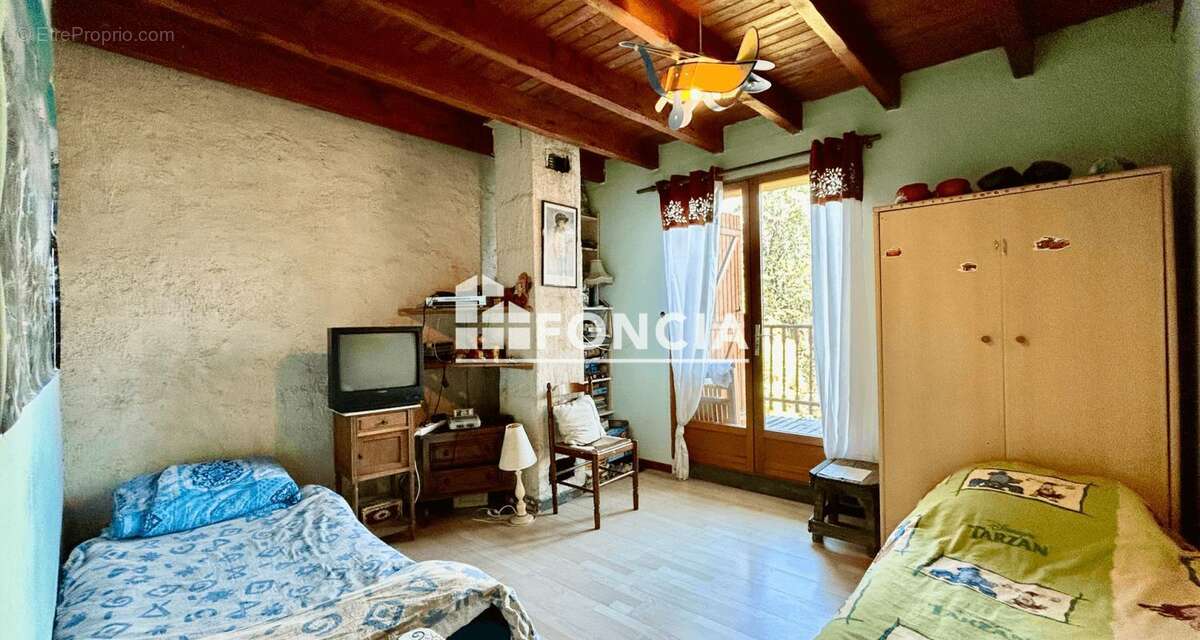 Maison à LES CHAPELLES