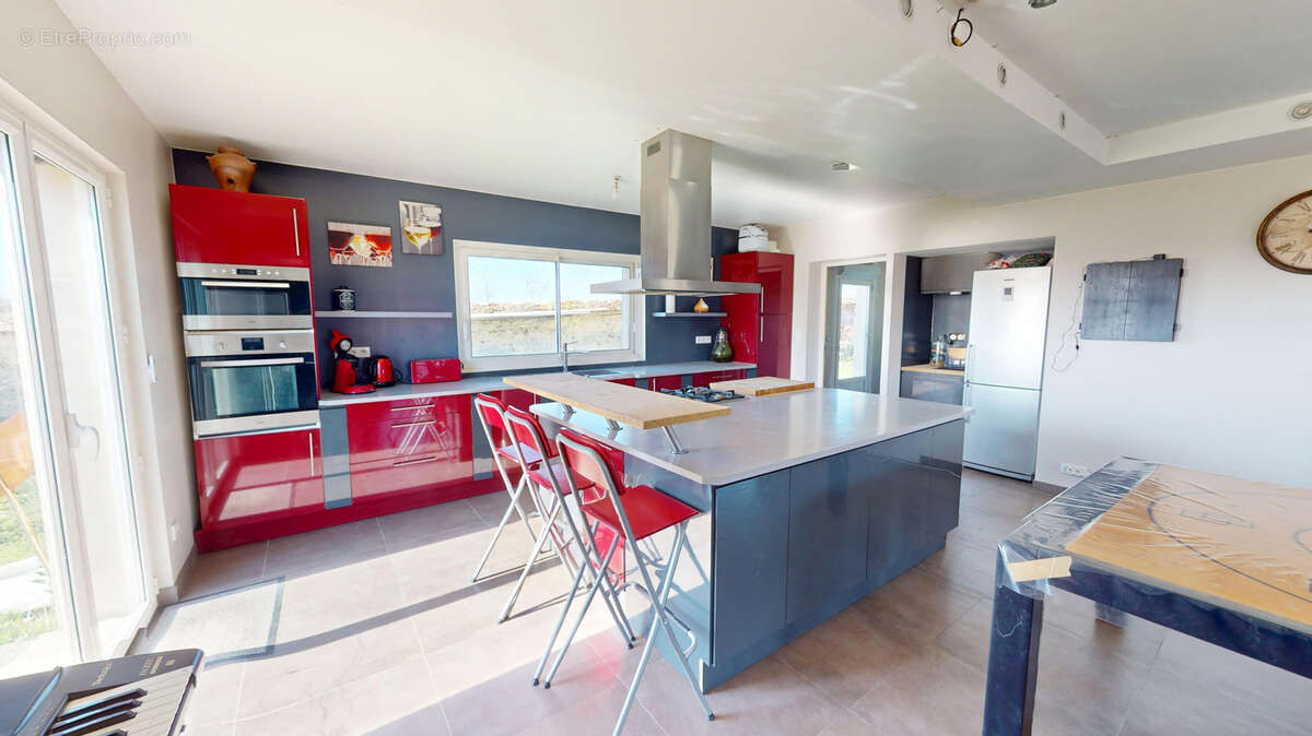 Maison familiale de 145 m2 (255 m2 utiles) avec piscine   Terrain de 880 m2   Vernou-la-Celle-sur-Seine (77670 - photo 5