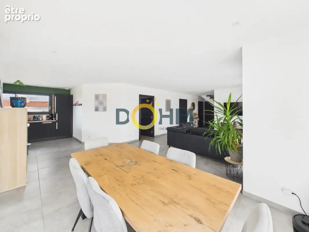 Maison contemporaine T6 de 147 m2 avec 1075 m2 de terrain - photo 7