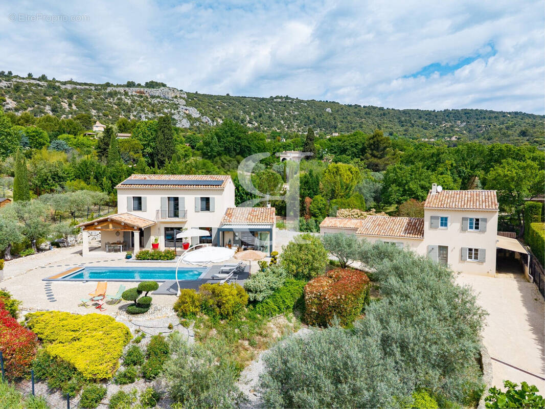 Maison à SAINT-SATURNIN-LES-APT