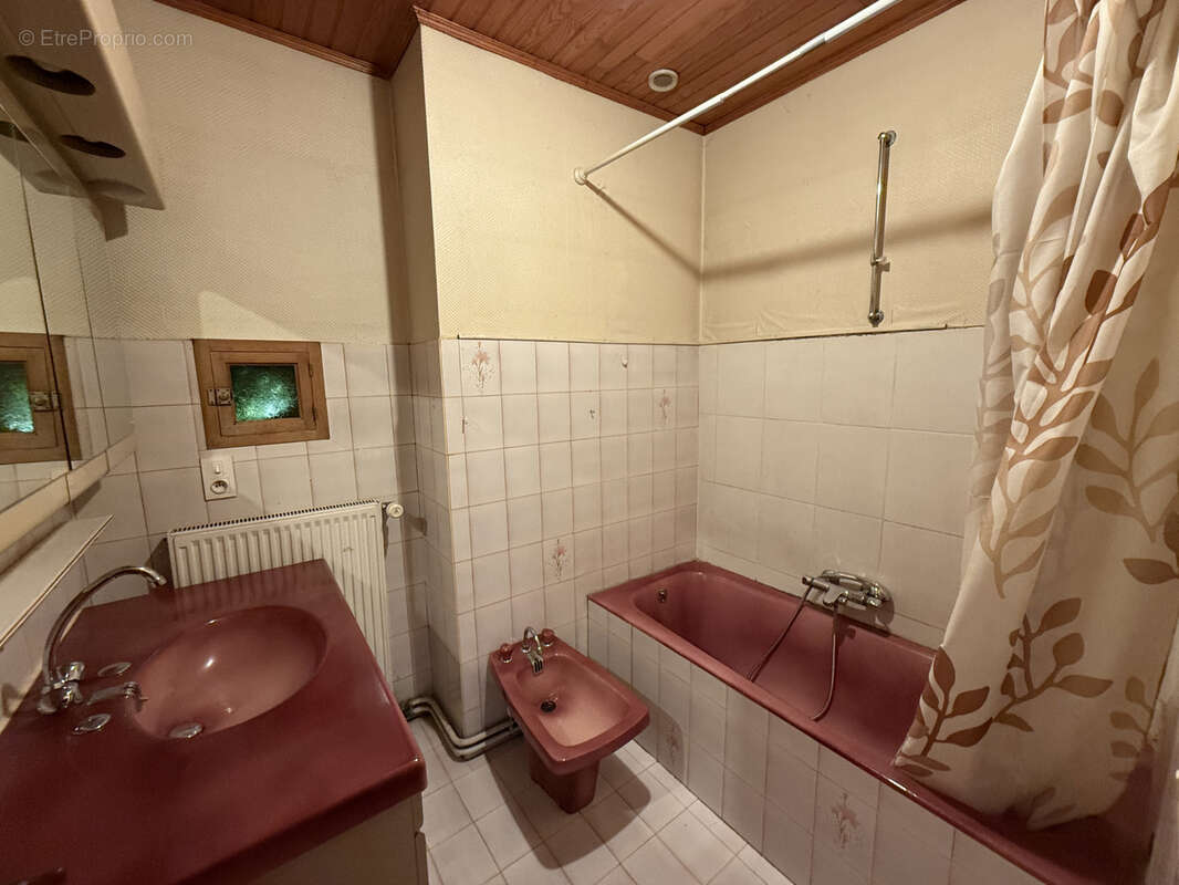 Maison à SAINT-JULIEN-CHAPTEUIL