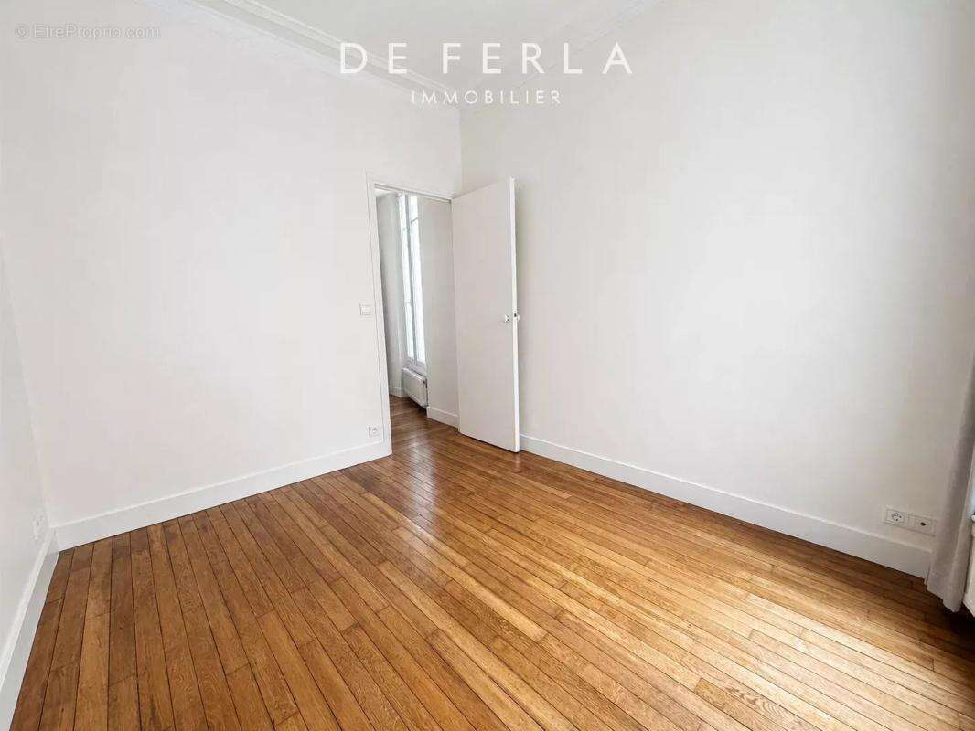 Appartement à PARIS-14E