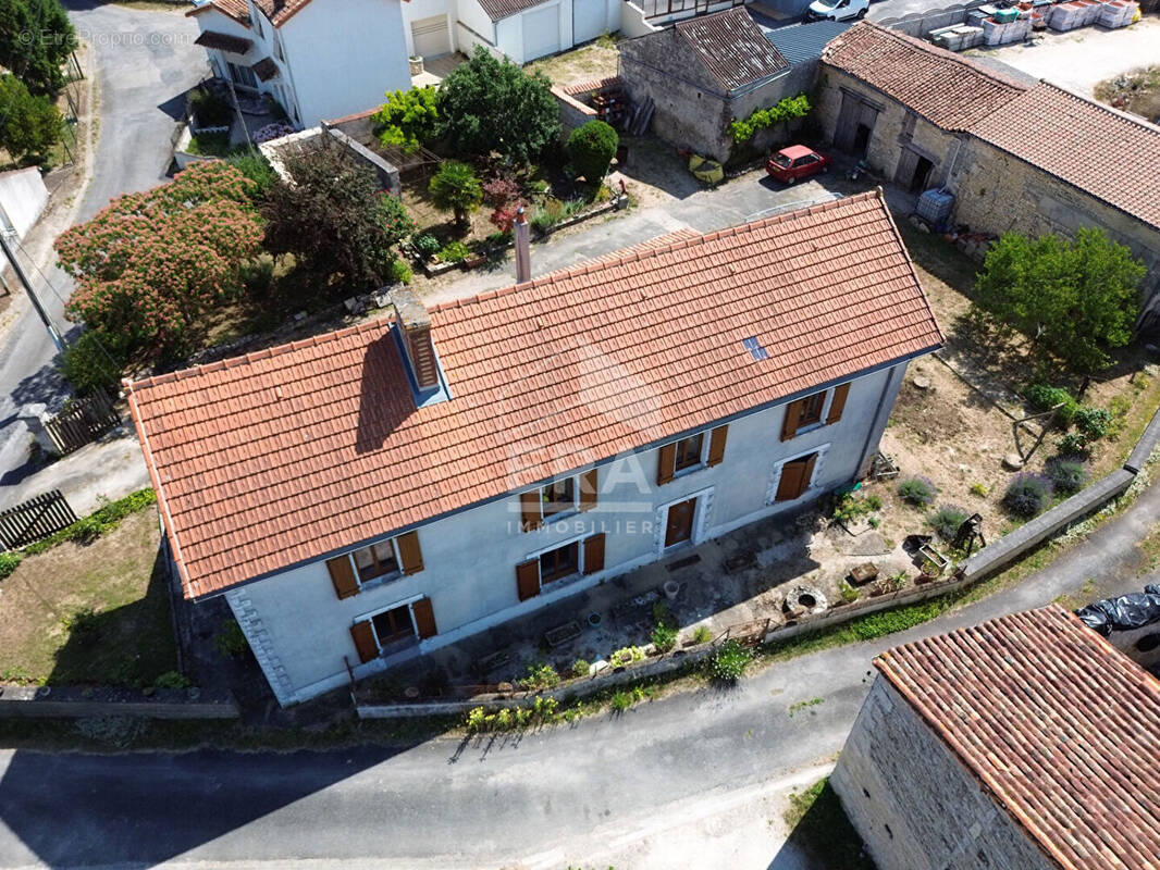 Maison à POURSAC