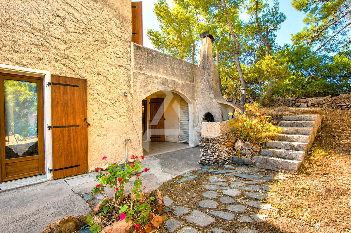 Maison t7 en pierre de taille granite à 15 mn au sud porto-vecchio - photo 3