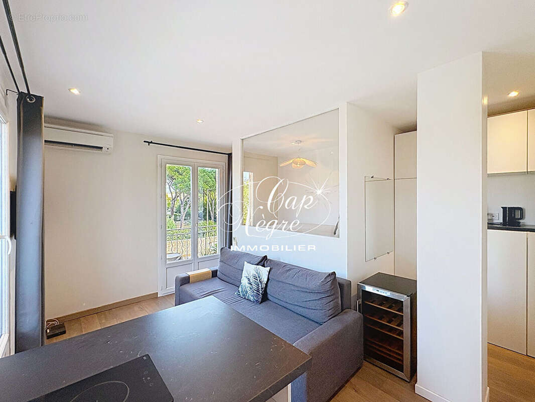 Appartement vue mer proche plage  rénové en dernier étage à vendre à saint tropez - photo 5