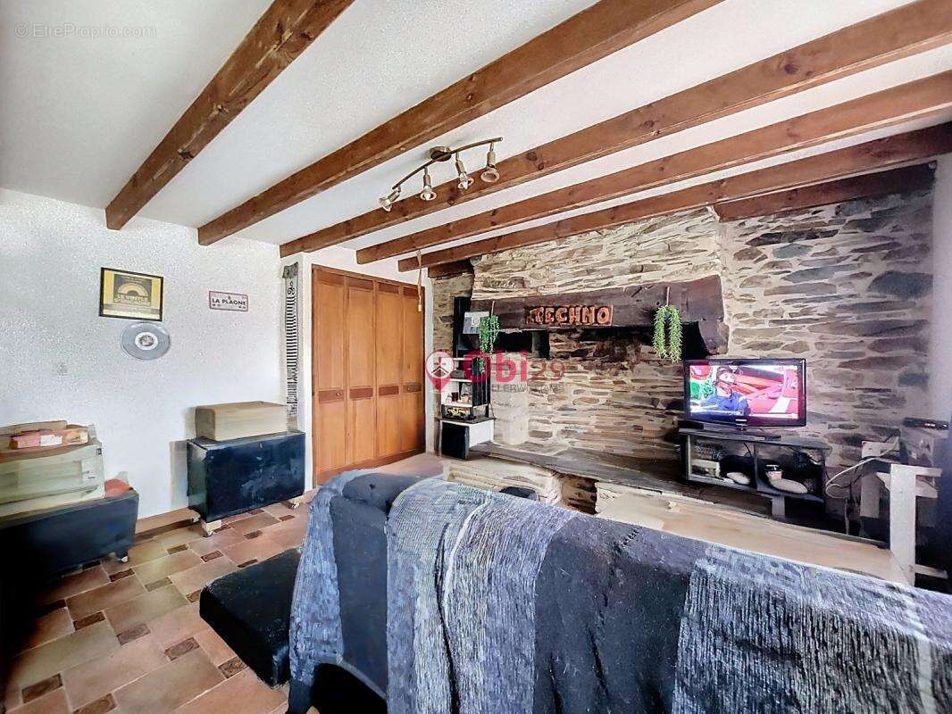 Maison à CHATEAUNEUF-DU-FAOU