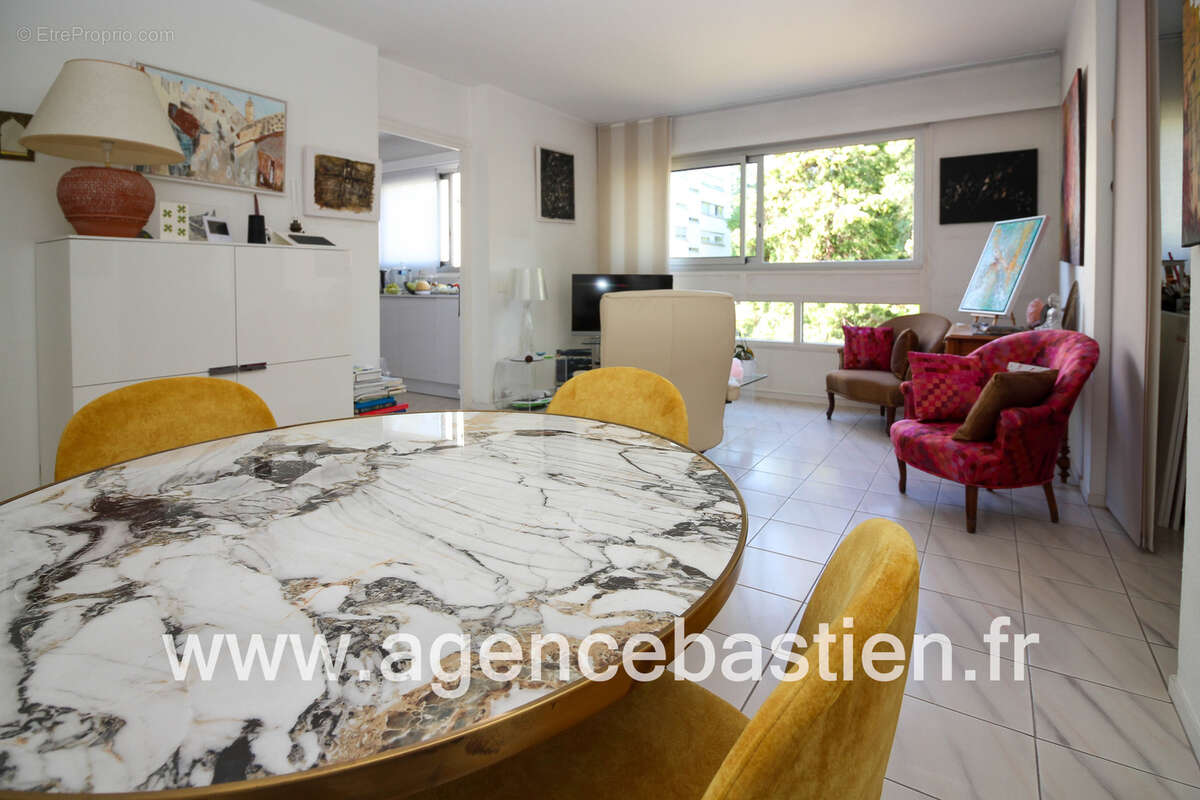 Ferney Voltaire - Appartement 4 pièces de 85 m2 avec parking et cave - photo 2