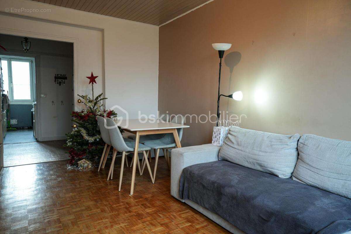 Appartement à LES PAVILLONS-SOUS-BOIS