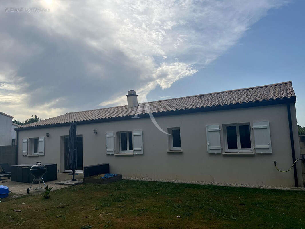 Maison à BEAULIEU-SOUS-LA-ROCHE