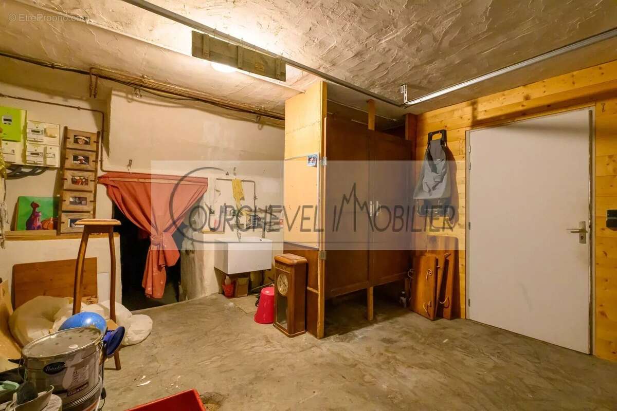 Maison à LES ALLUES