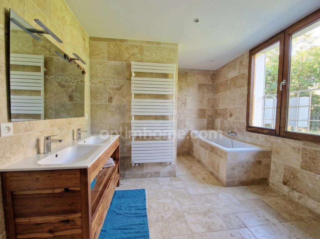 Maison à vendre - 3 pièces sur magnifique terrain arboré de 8900 m² - Esves le Moutier (37) - photo 5
