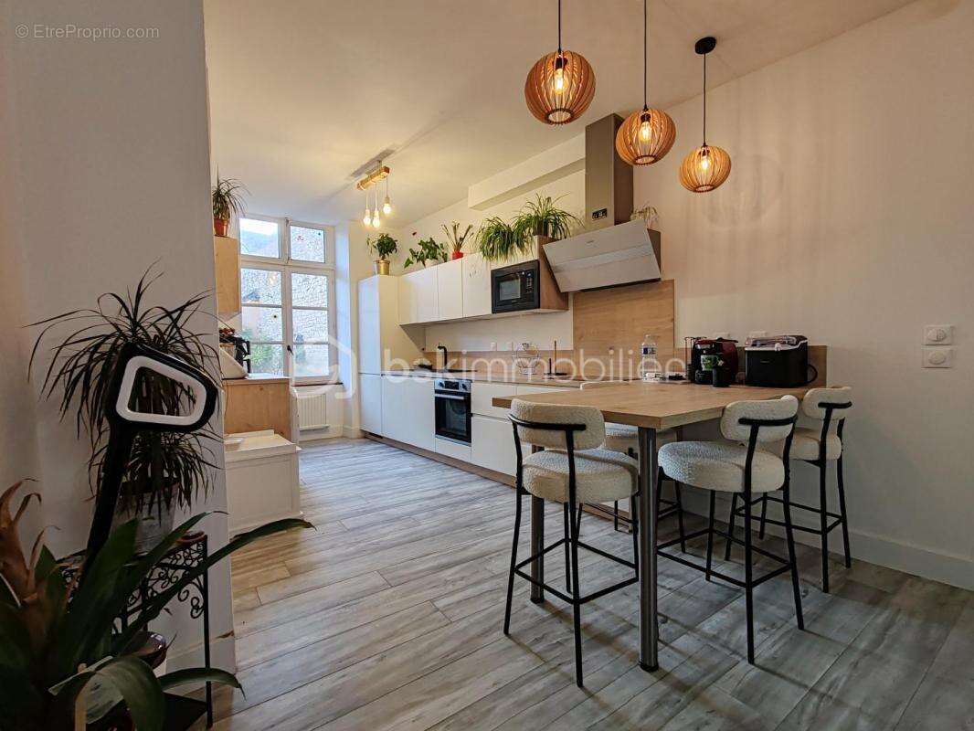 Maison mitoyenne rénovée de 155m² - photo 3