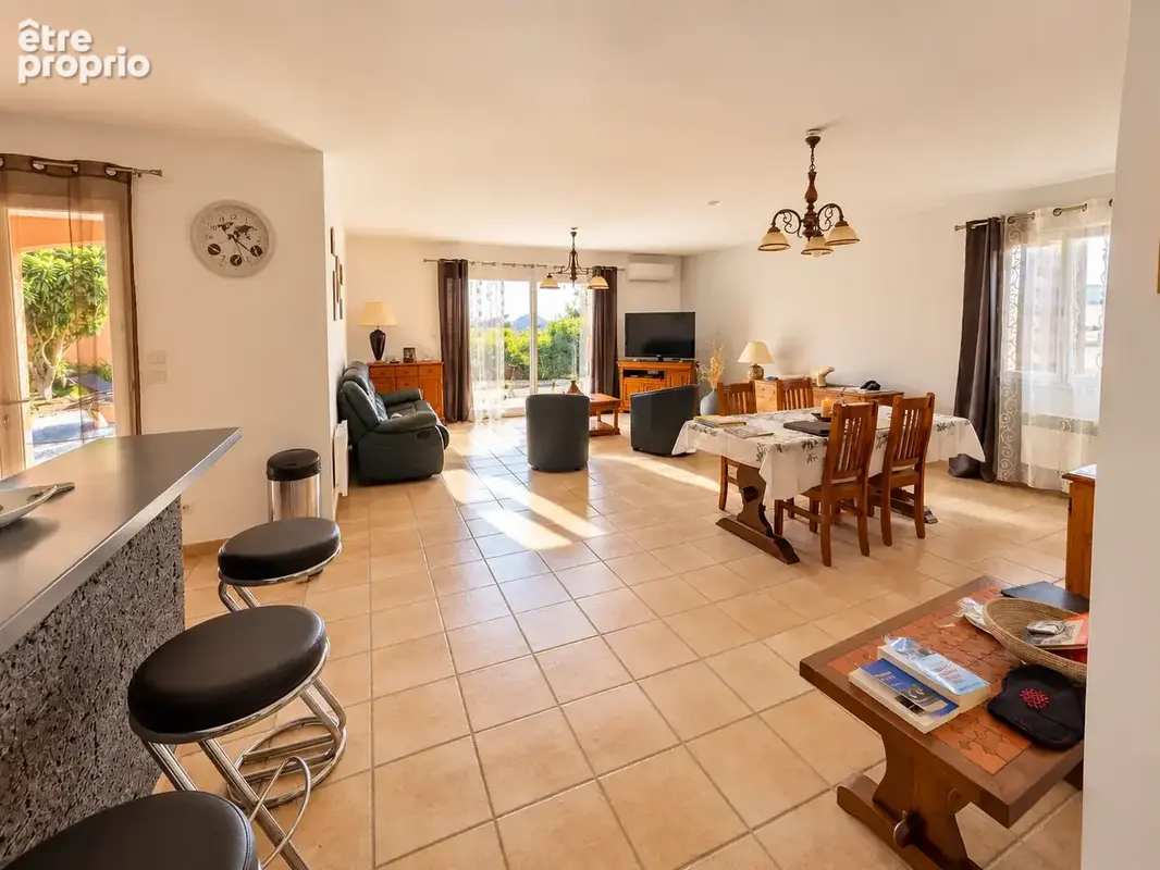 Vends villa de plain pieds 3 faces, 3 chambres, avec garage et piscine à proche des plages Vendres - photo 3