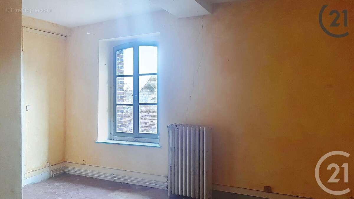 Maison à LA FERTE-LOUPIERE