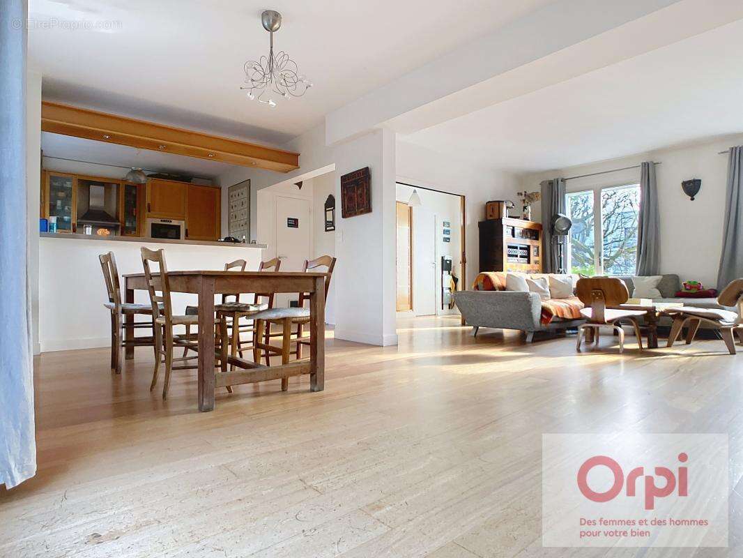 Maison à ISSY-LES-MOULINEAUX