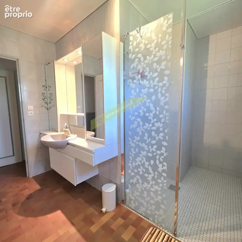 Maison de plain-pied dans un cadre verdoyant exceptionnel de 31 ares - photo 9
