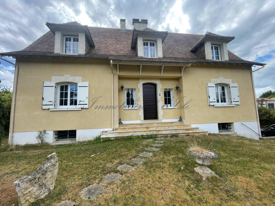 Maison à COULOUNIEIX-CHAMIERS