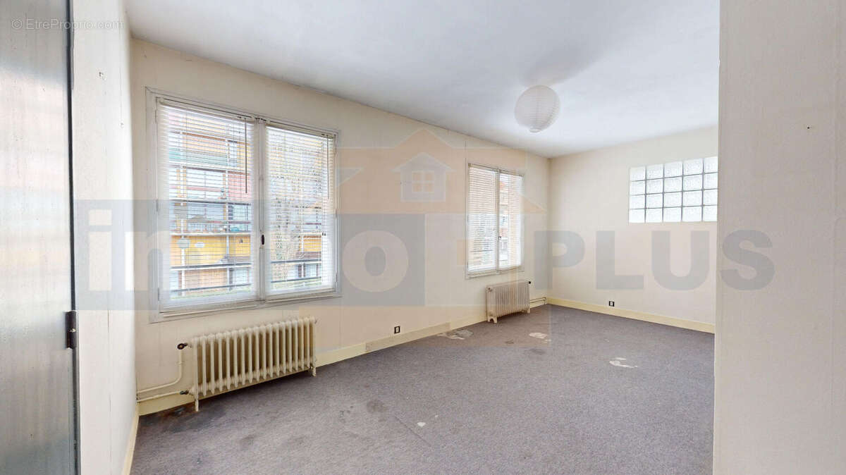 Commerce à FONTENAY-LE-FLEURY